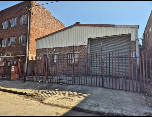 500M² WAREHOUSE FOR SALE IN KNIGHTS